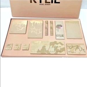 Kylie Take Me On Vacation Nudes Jumbo Gift Set